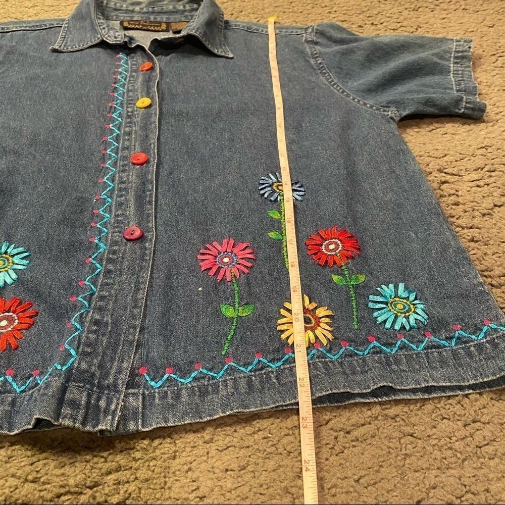 New Direction Embroidered Jean Shortsleeved Shirt Size Medium - Picture 10 of 12